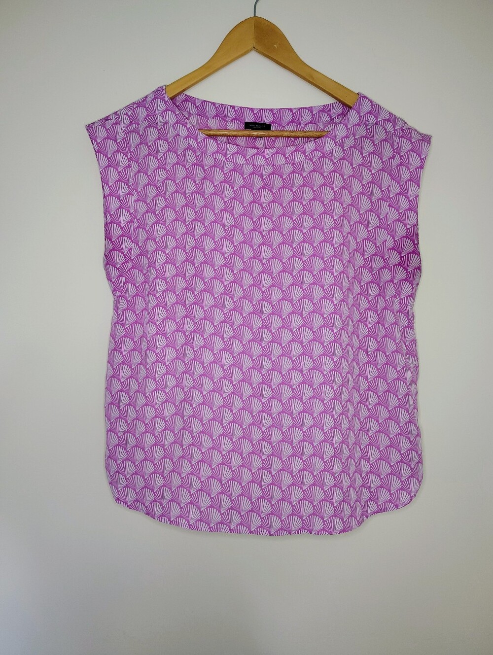 Ann Taylor Pink Seashell/Fan Cap Sleeve Shell